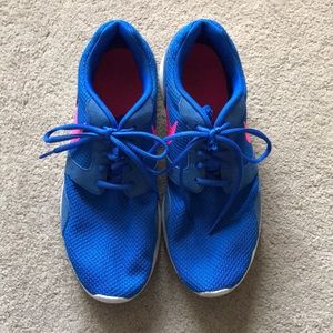 Nike Roshe Sneakers Women’s Size 11